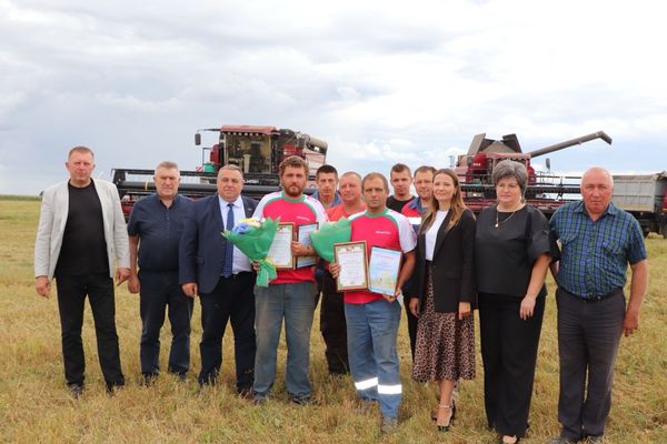 Водитель  «Папоротное-Агро» Василий Миненков поставил рекорд по перевозке зерна